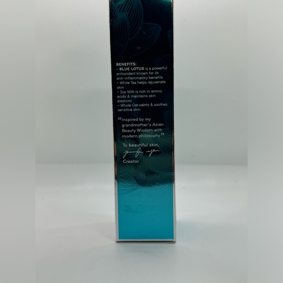 Purlisse Blue Lotus 4-in-1 Cleansing Milk - Picture 2 of 3